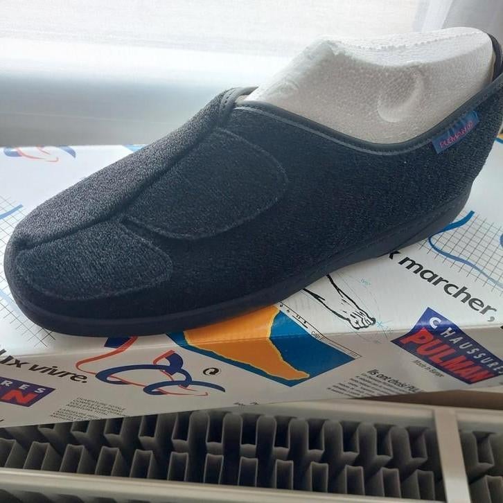 Pullman pantoffels volledig nieuw, Ophalen, Nieuw, Zwart