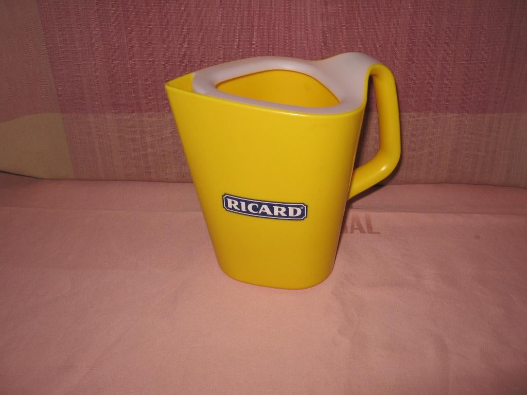 Bidon Ricard en plastique jaune avec texte blanc, Enlèvement ou Envoi, Comme neuf, Ustensile