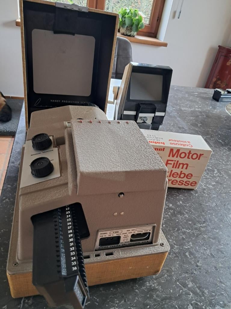 Diaprojector + filmverlijmer + filmviewer 8, Audio, Tv en Foto, Diaprojectoren, Ophalen