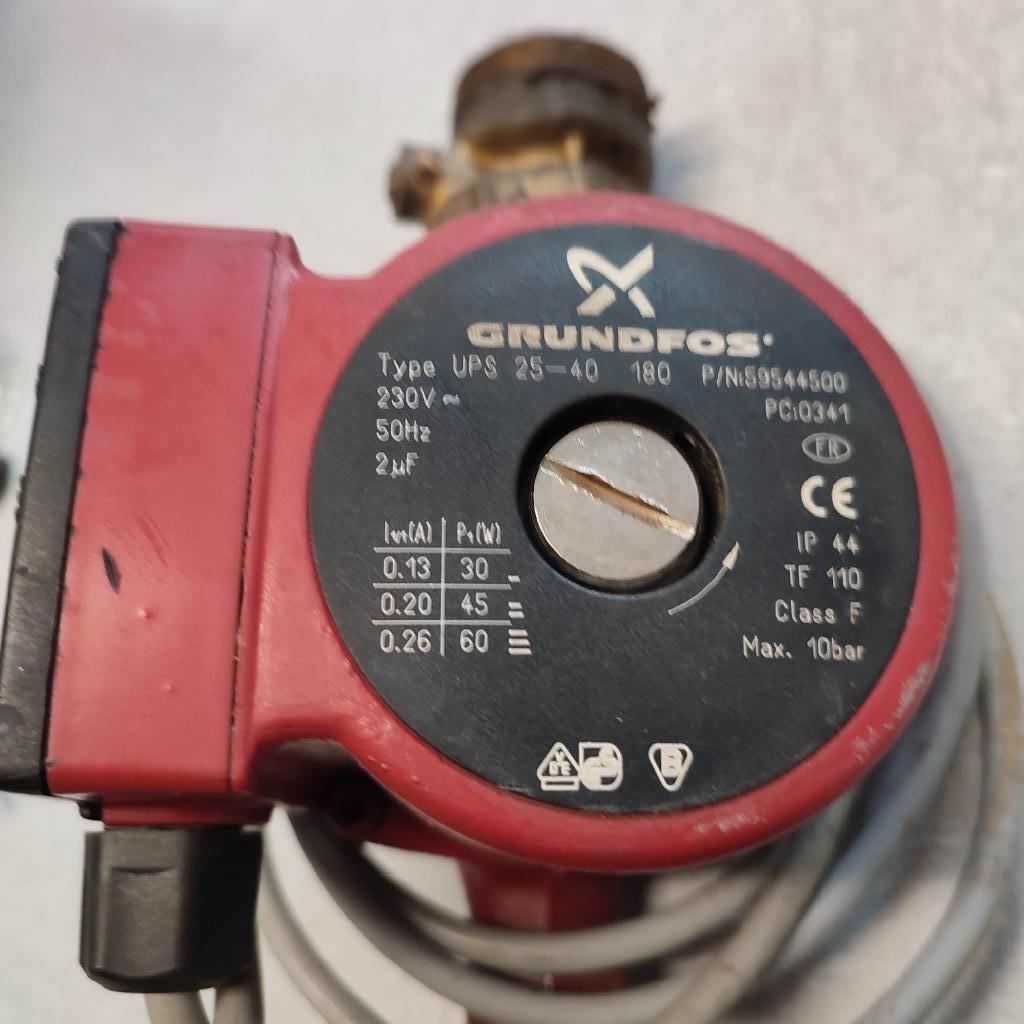 Circulateur Grundfos - Type ups 25-40 180, Bricolage & Construction, Enlèvement, Utilisé