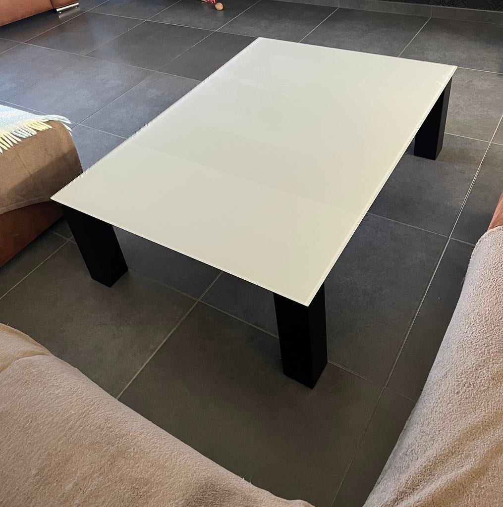 Table basse moderne de la marque PERFECTA. État neuf, Neuf, 100 à 150 cm, Moins de 50 cm, Verre