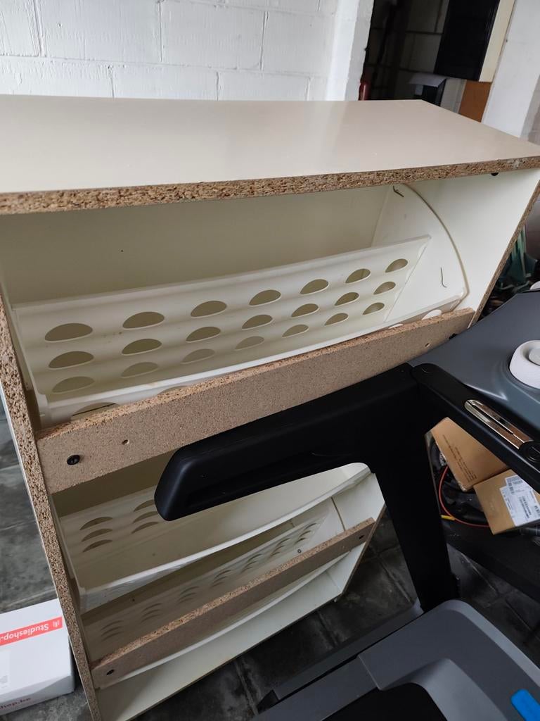 Armoire à chaussures, Enlèvement