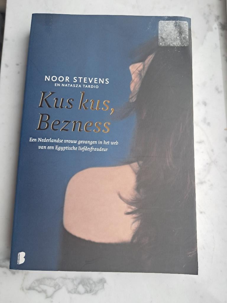 Kus kus bezness - Noor Stevens, Nieuw, Ophalen of Verzenden, Nederland, Noor Stevens