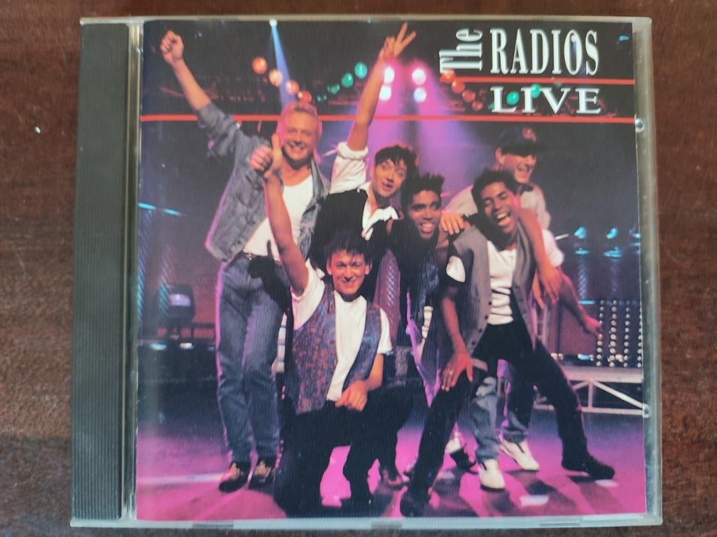 CD : THE RADIOS (BART PEETERS) - THE RADIOS LIVE, Ophalen of Verzenden, Zo goed als nieuw