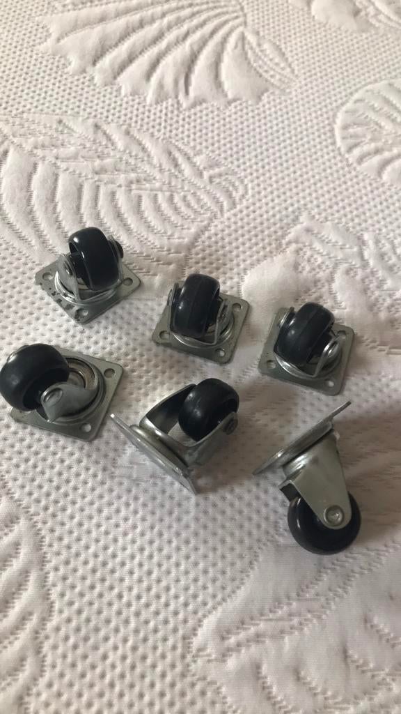 A vendre LE LOT de 6 ROULETTES., Neuf