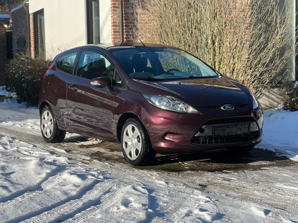 Ford Fiesta benzine 2011 zo meenemen 700€, Auto's, Euro 5, Zwart, Bruin, Bedrijf