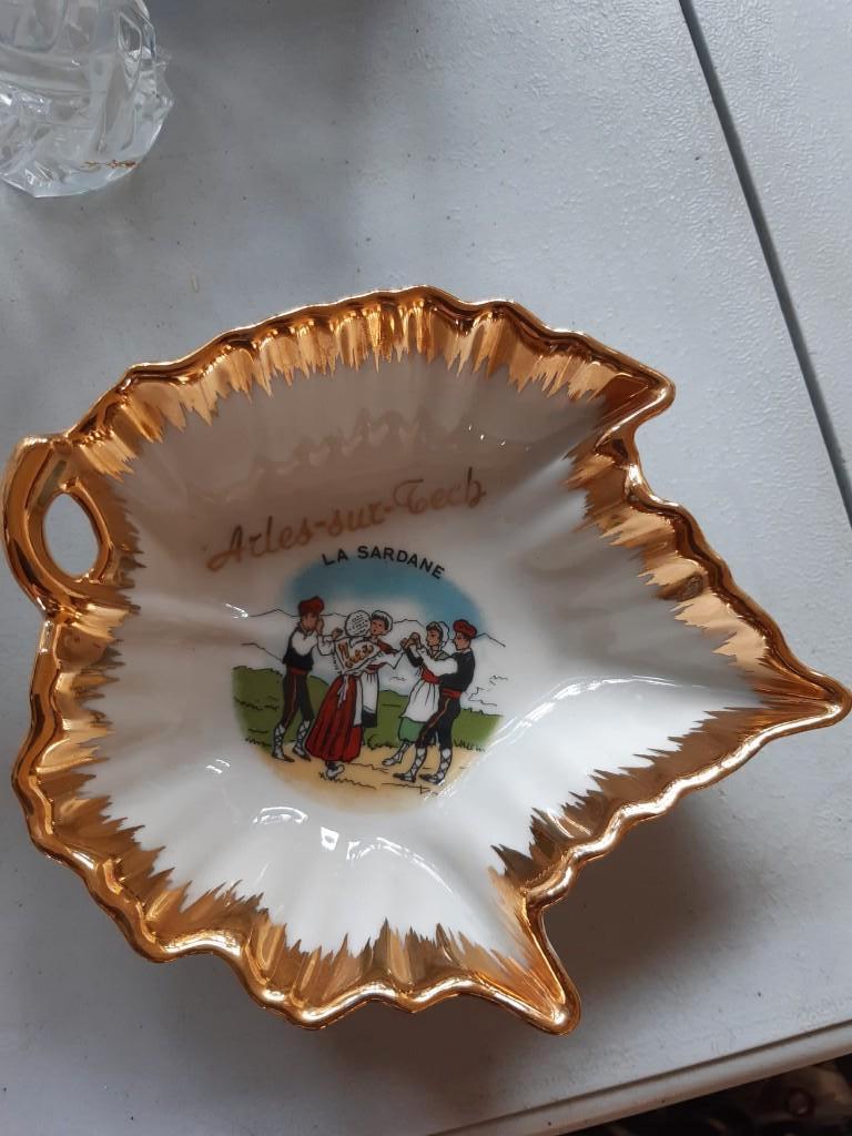 Vide-poche souvenir de Arles sur Tech - porcelaine Limoges, Ophalen of Verzenden