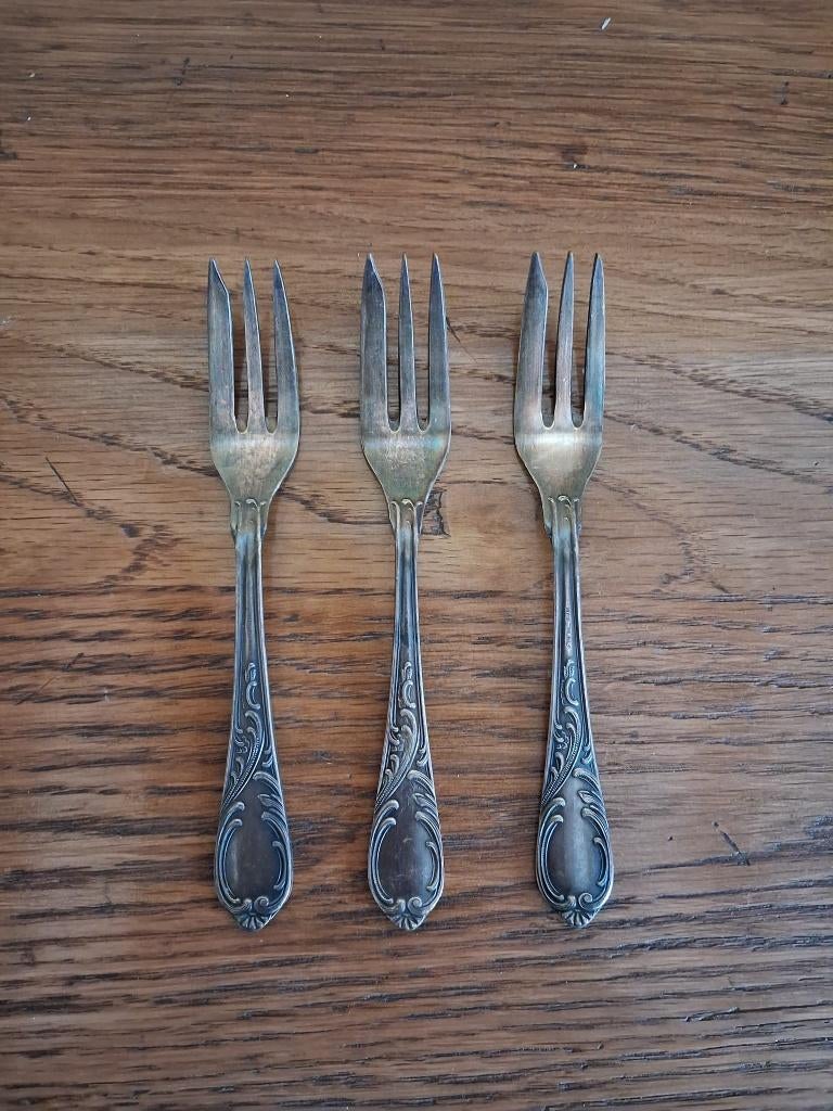Set de 3 fourchettes en argent, Enlèvement