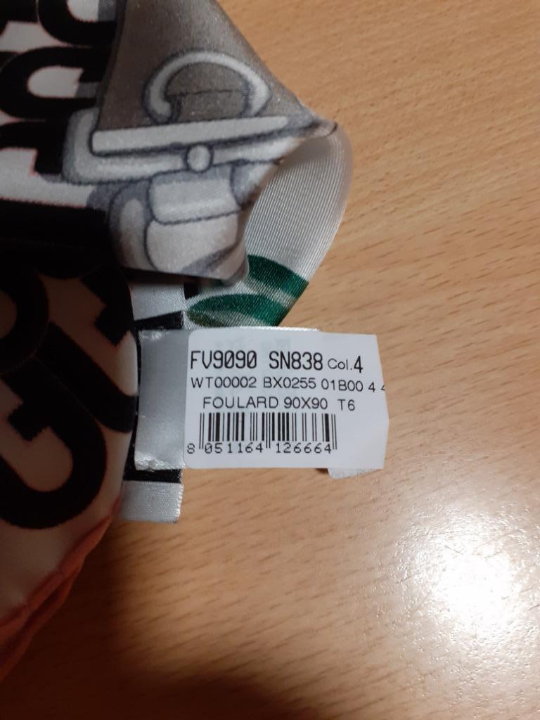 sjaal in zijde , Foulard Furla silk scarve made in italy, Enlèvement ou Envoi, Neuf, Écharpe