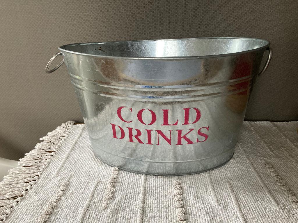 Metalen drankkoeler, Ophalen