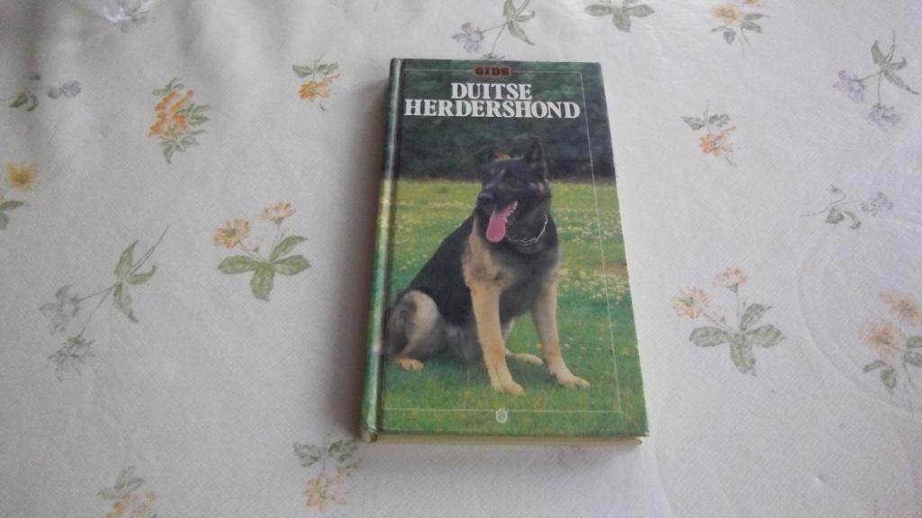 Duitse Herdershond - Esther Verhoef, Ophalen of Verzenden, Honden