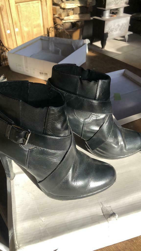 Bottillons noir LA REDOUTE soft grey talon 11 cm, Kleding | Dames, Lage of Enkellaarzen, Gedragen, La Redoute, Zwart