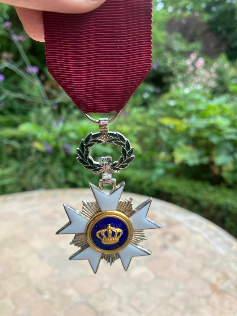 Médaille Belge Ordre de la Couronne, Enlèvement