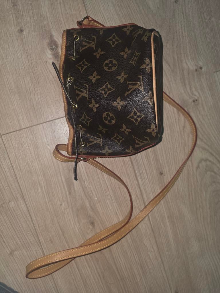 Sac seau à bandoulière Louis Vuitton Nano Noé