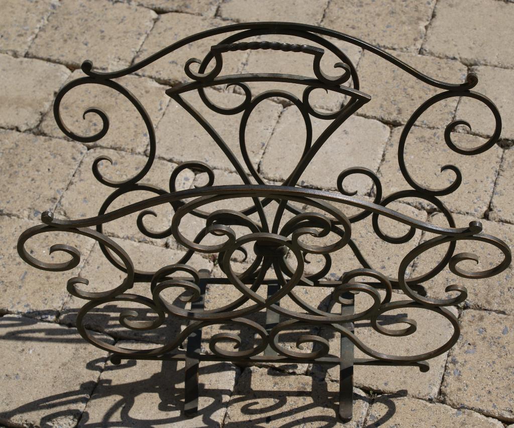 Porte-journaux en fer forgé artisanal couleur vert de gris, Enlèvement ou Envoi