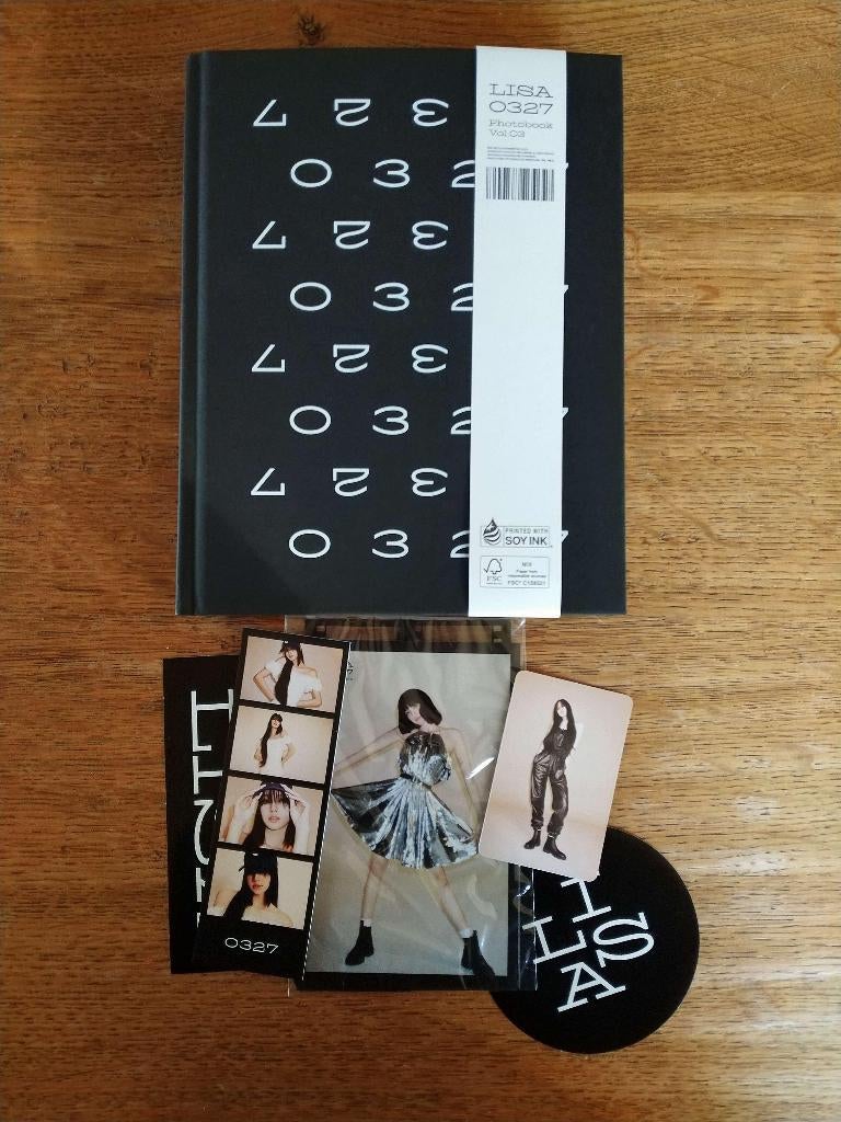 Photobook Lisa Blackpink Volume 3, Enlèvement ou Envoi, Neuf, Artiste