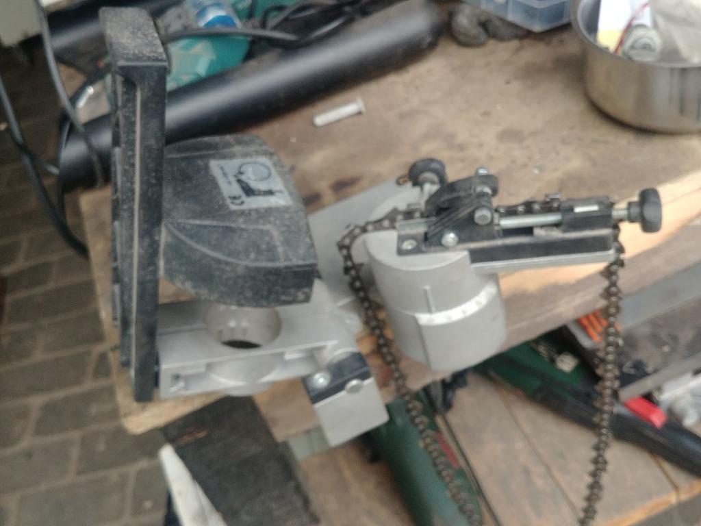 Aiguiseur chaine + lot de chaines, Enlèvement ou Envoi, Utilisé