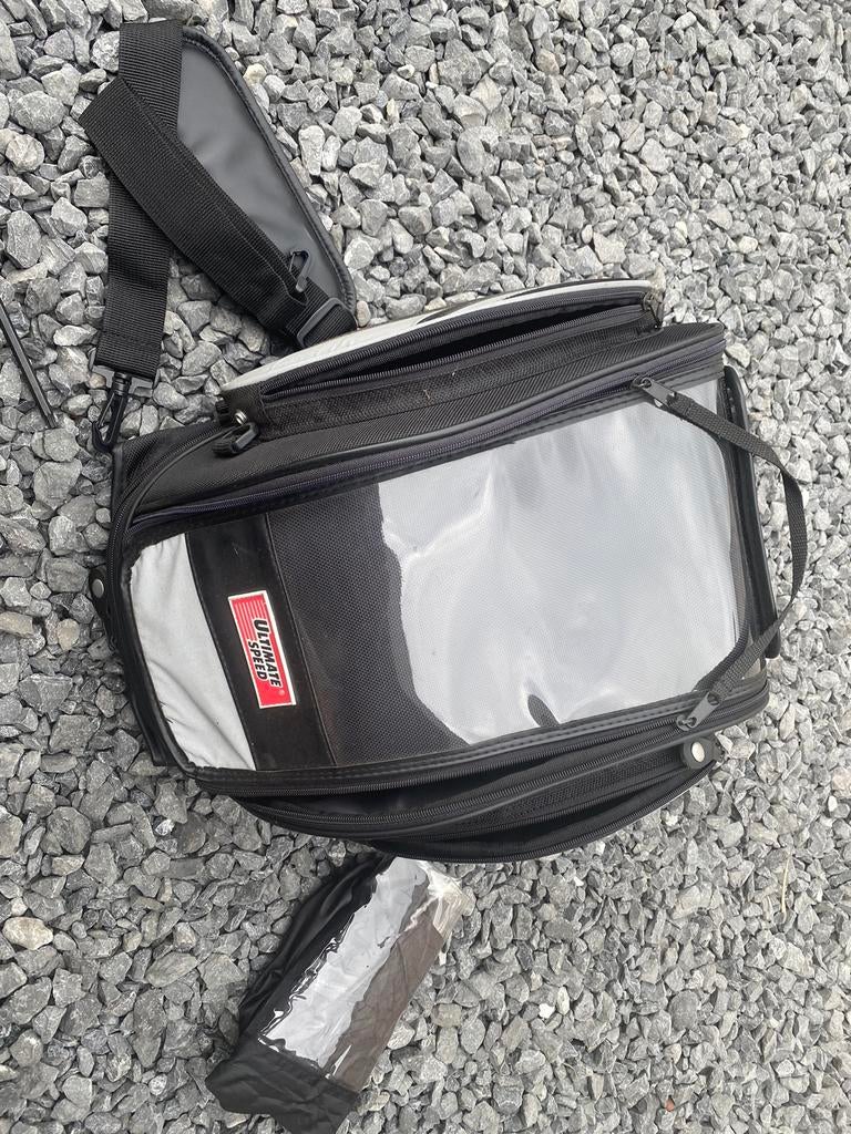 Sacoche moto aimanter avec les accessoires, Motos, Accessoires | Valises & Sacs, Comme neuf