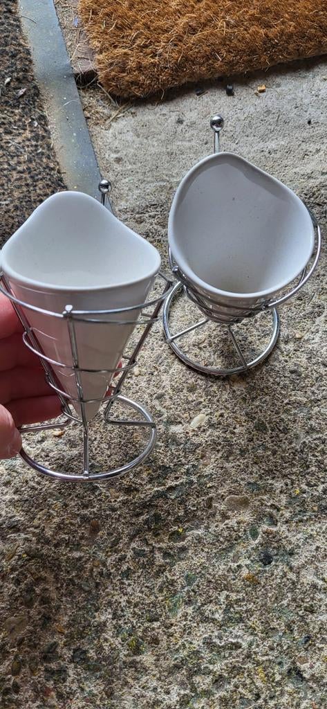 2 porselein friet zakjes voor sausje, Huis en Inrichting, Keuken | Servies, Ophalen of Verzenden, Zo goed als nieuw, Porselein