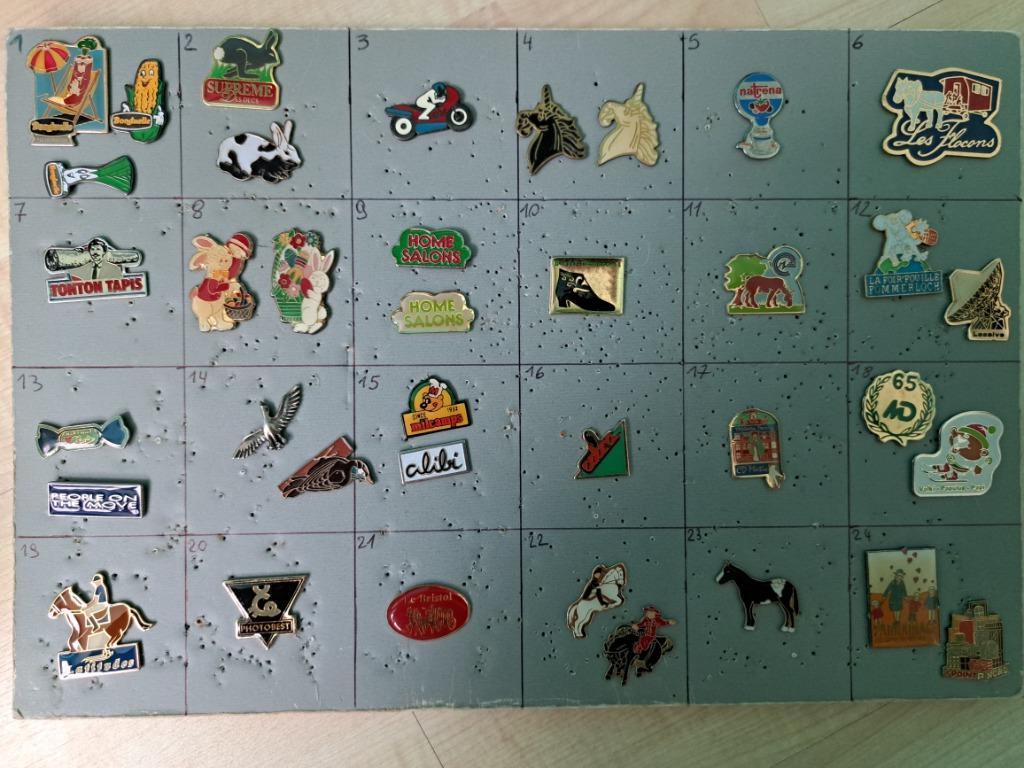 Pin's pins bij de doos zie foto's en nieuws/lees de aankondi, Ophalen of Verzenden
