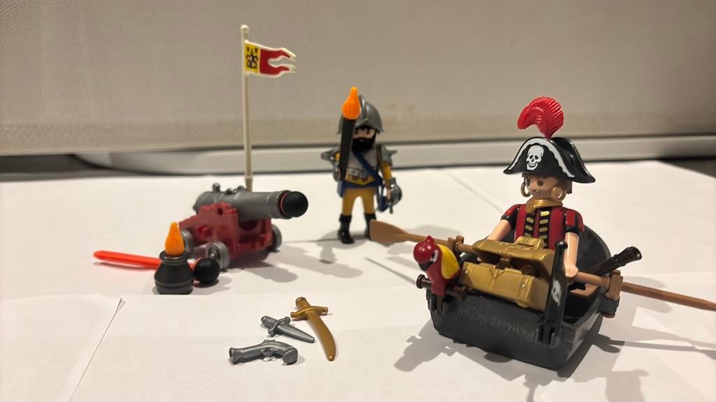 Playmobil piratenset met boot en opbergdoos, Ophalen of Verzenden, Zo goed als nieuw