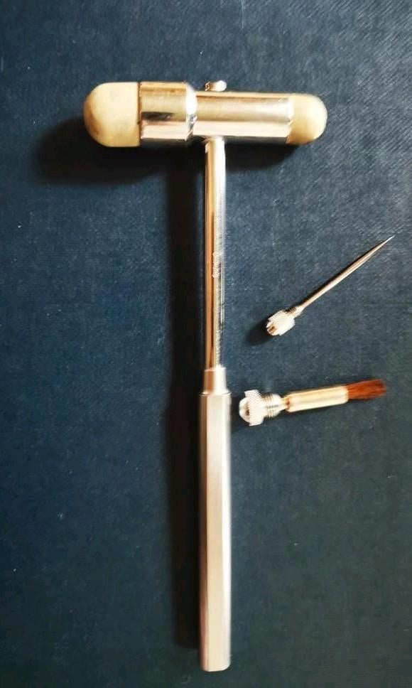 Reflex hamer - neuroloog met gevoeligheidsnaald en borstel, Antiek en Kunst, Curiosa en Brocante, Ophalen of Verzenden