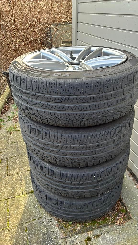 Set Winterbanden met velgen 225/45 R18, Ophalen, Gebruikt