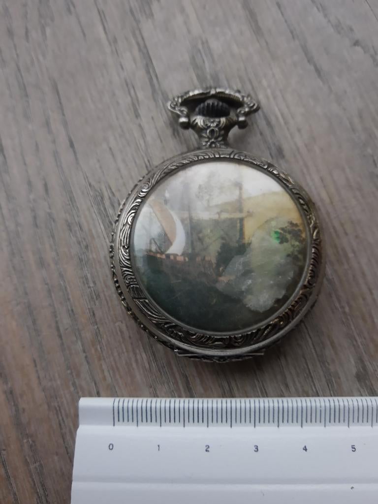 Prachtig zakhorloge : voorkant tafereel, achterkant gravure, Ophalen of Verzenden, Zakhorloge