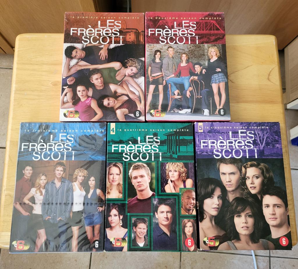 Lot coffrets DVD Les Frères Scott (saisons 1 à 5), À partir de 6 ans, Enlèvement, Comme neuf, Drame