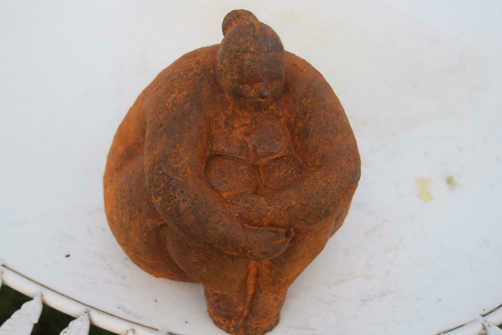 Standbeeld van een dame BOTERO-stijl in gietijzer met roestp, Tuin en Terras, Ophalen of Verzenden, Nieuw, Overige materialen