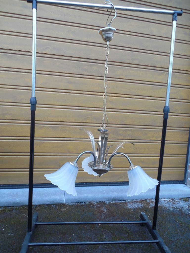 Luminaire suspension en laiton avec 3 globes en verre, Maison & Meubles, Lampes | Suspensions, Enlèvement, Utilisé, Verre