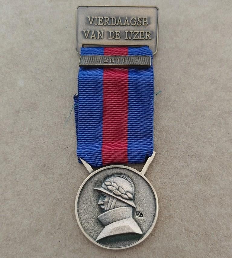 Médaille d'or des Quatre jours du fer 2011, Enlèvement ou Envoi, Emblème ou Badge