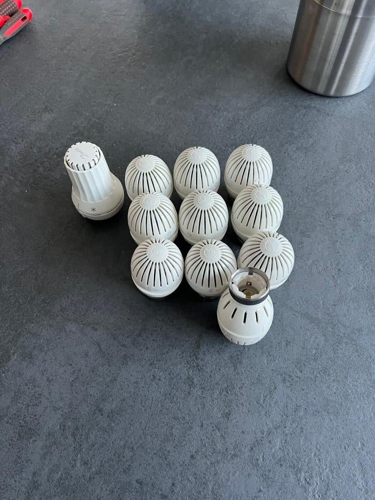 Lot de 11 vannes thermostatiques Giacomini – parfait état, Doe-het-zelf en Bouw, Verwarming en Radiatoren, Ophalen of Verzenden