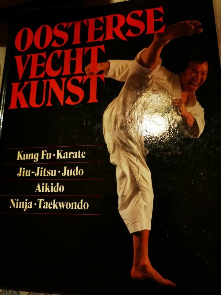 Oosterse vechtkunst 1985, Kung fu, ju jutsi, judo enz.., Boeken, Sportboeken, Vechtsport, Ophalen of Verzenden, Zo goed als nieuw