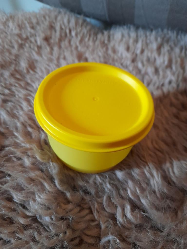 Klein tupperware potje   nieuwstaat, Enlèvement, Comme neuf