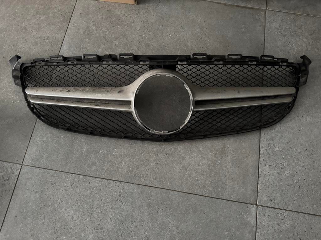 Mercedes Cla45AMg Grill, Ophalen