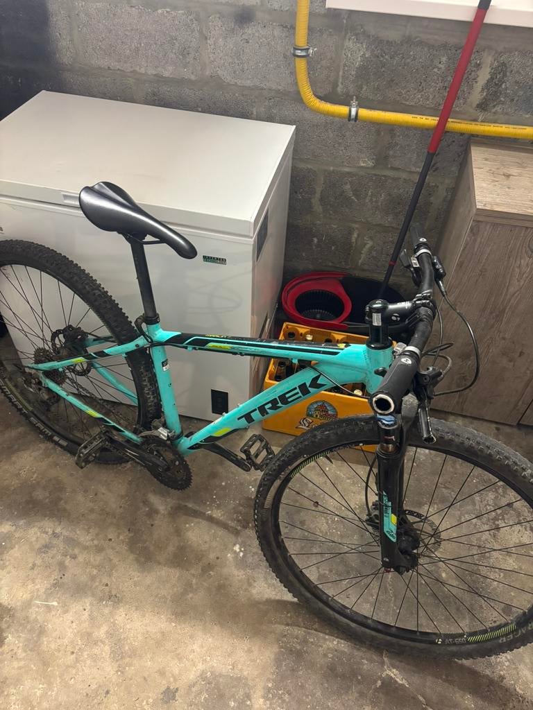 Bonjours je vend un velo trek 150€, 24 pouces ou plus, V-brakes, Enlèvement, Acier