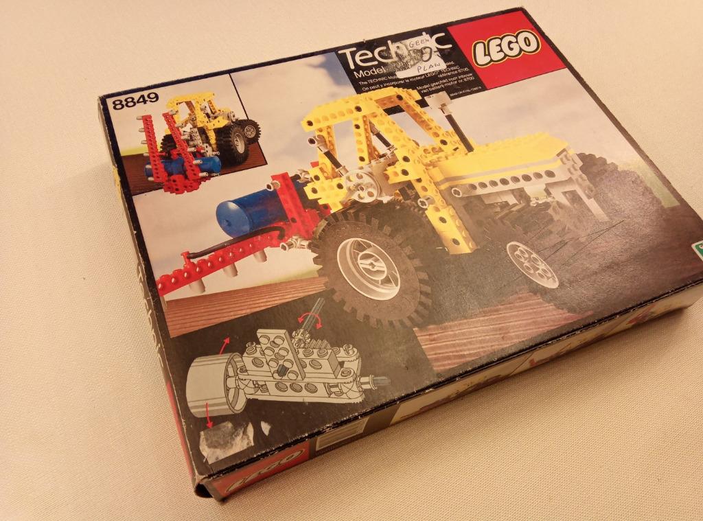 LEGO Technic 8849 Tractor MET DOOS EN PLASTIC INLAY, Enlèvement ou Envoi, Comme neuf, Ensemble complet, Lego