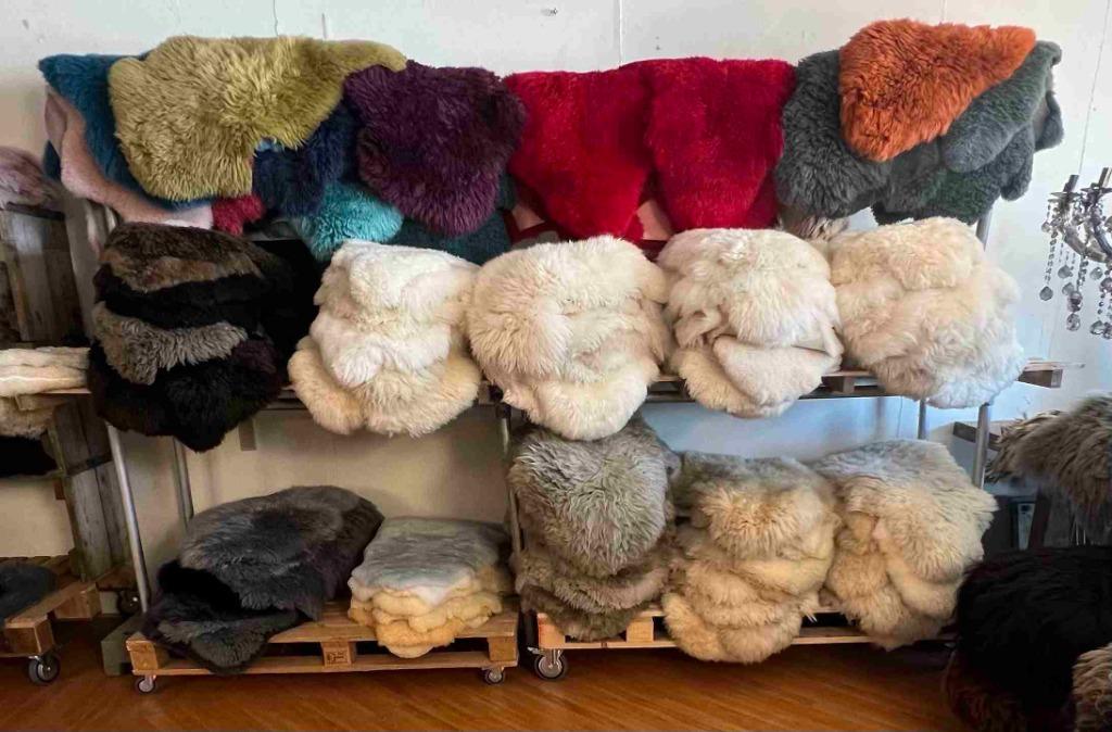 Peaux de mouton originales (2 pièces) 35 euros, Enlèvement ou Envoi, Utilisé