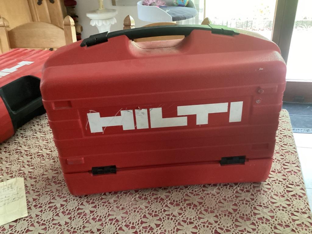 Boîte Hilti, Doe-het-zelf en Bouw, Ophalen, Doos, 50 tot 75 cm, Zo goed als nieuw