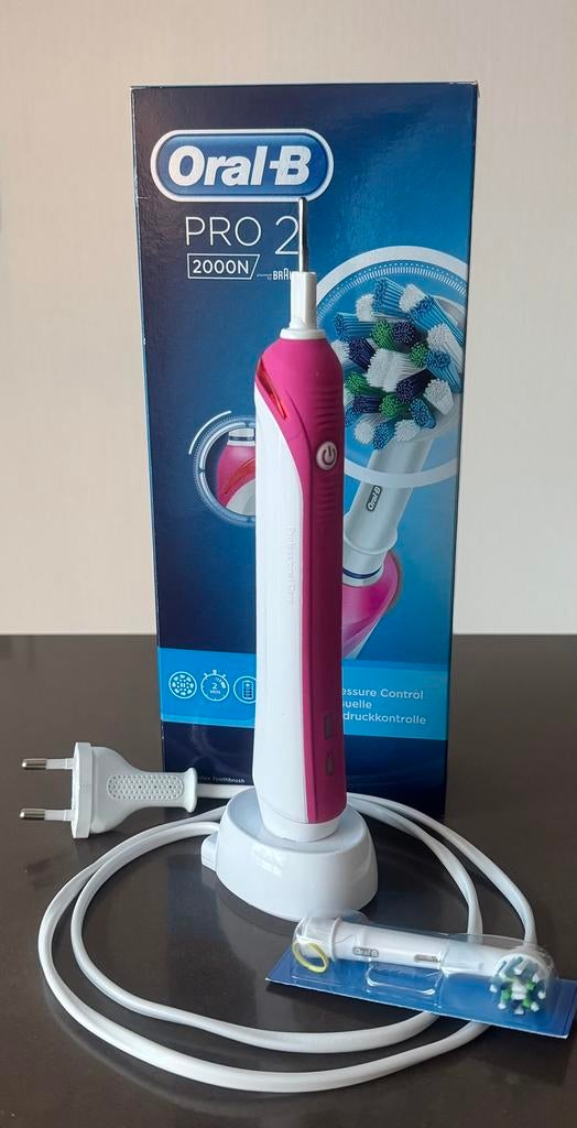Oral-B Pro 2, Ophalen of Verzenden, Zo goed als nieuw, Tandenborstel