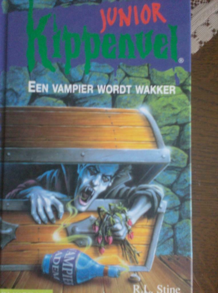 een vampier word wakker, Ophalen, Nieuw, Fictie