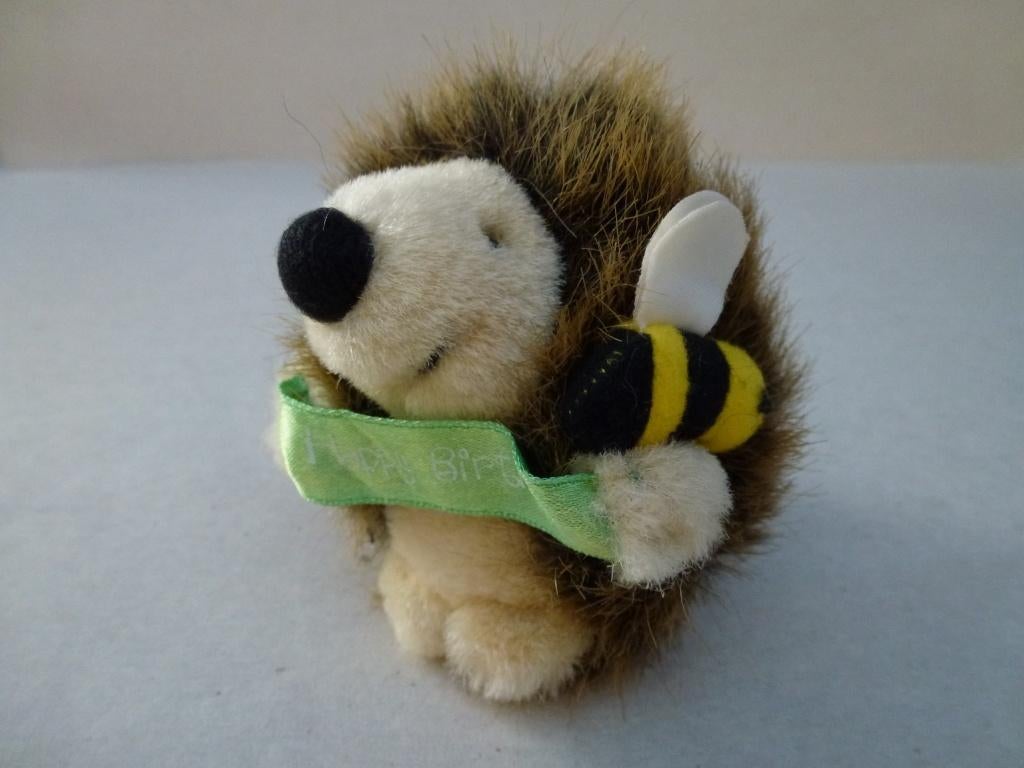 egeltje Happy Birthday  bijtje groen lintje, Kinderen en Baby's, Speelgoed | Knuffels en Pluche, Ophalen of Verzenden, Nieuw, Overige typen