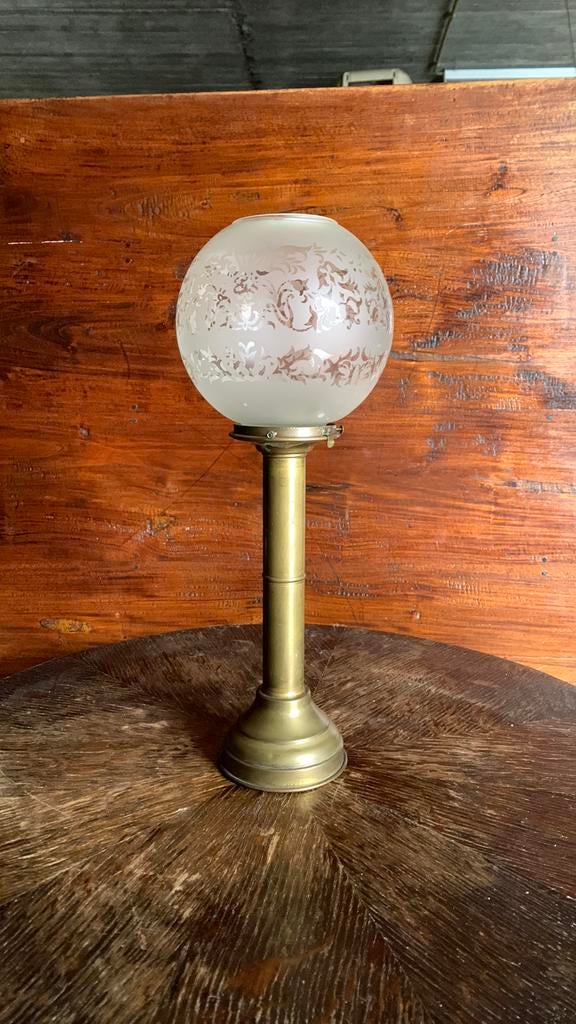 Kaarsenhouder met een bol in mooi uitgewerkt glas, Ophalen of Verzenden, Overige materialen