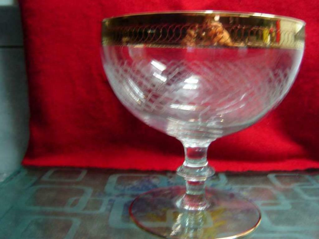 1 KRISTAL GLAS MET BREDE GOUDEN BAND bovenaan, Enlèvement ou Envoi