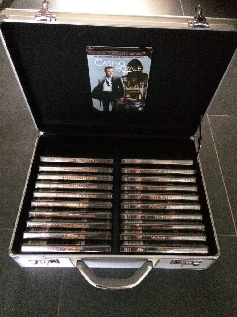 Mallette avec les films de James Bond (édition limitée), CD & DVD, Enlèvement, Comme neuf, Action, Coffret