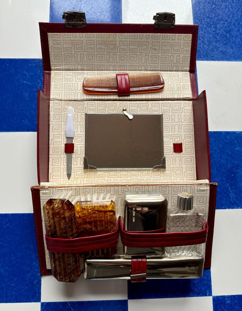 Vintage toiletset in etui voor op reis, Ophalen of Verzenden, Persoonlijke verzorging