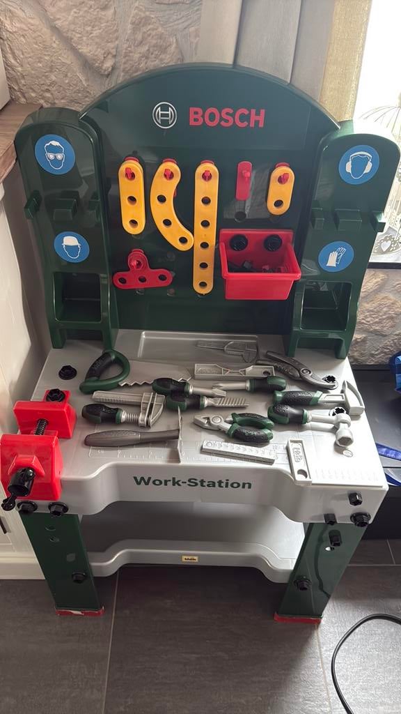 Etabli Work Station Bosch avec outils, Enfants & Bébés, Enlèvement, Utilisé