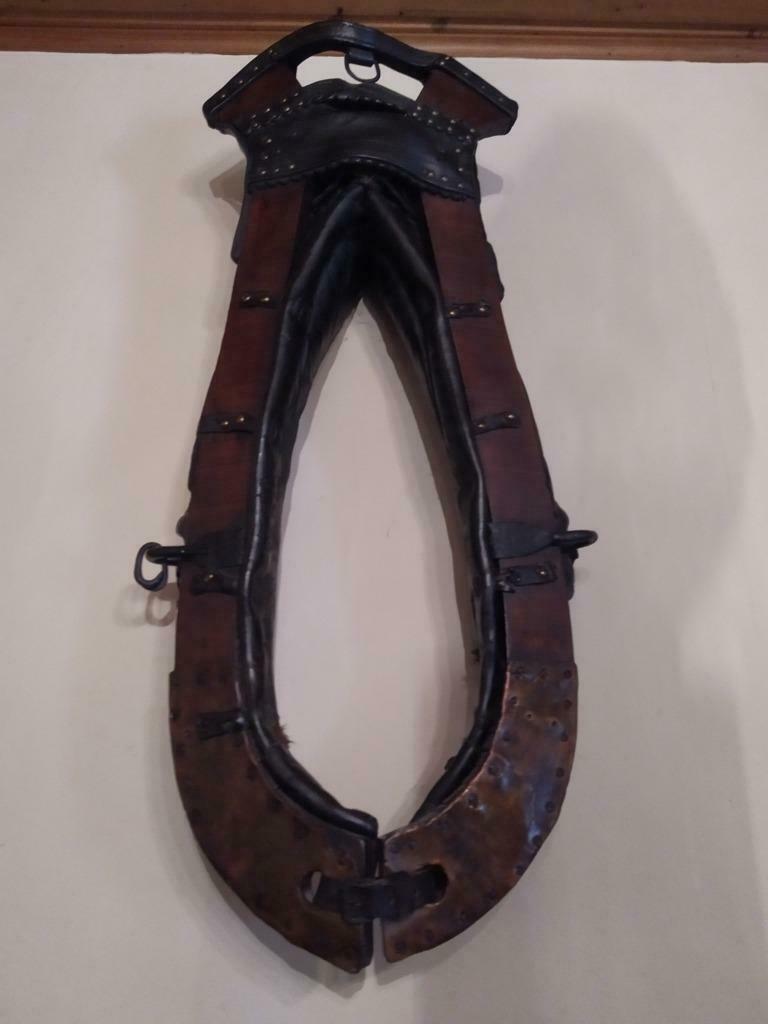 Ancien collier de cheval - bois, cuir, cuivre, Enlèvement