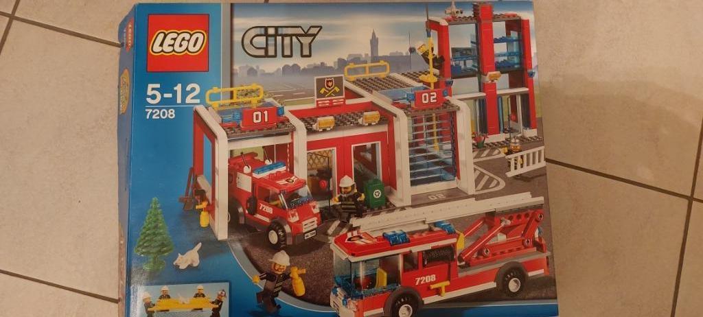Lego City: brandweerkazerne (7208), Ophalen of Verzenden, Zo goed als nieuw, Complete set, Lego
